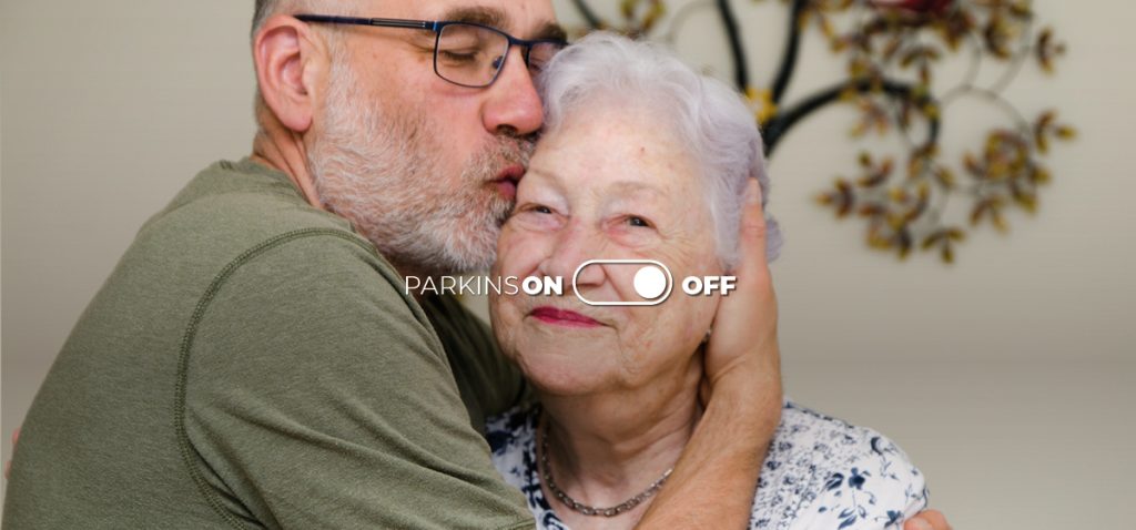 Un gesto di affetto nella campagna Parkinson OFF